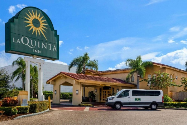 La Quinta Inn & Suites by Wyndham Tampa Bay Airport image 28