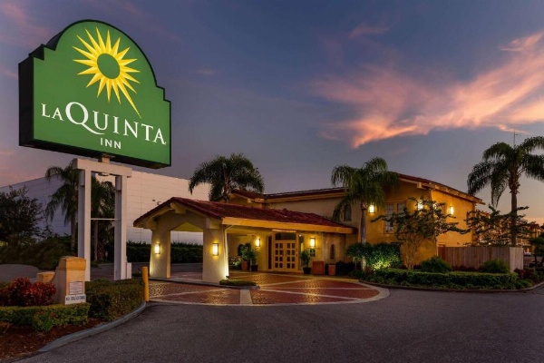 La Quinta Inn & Suites by Wyndham Tampa Bay Airport image 8